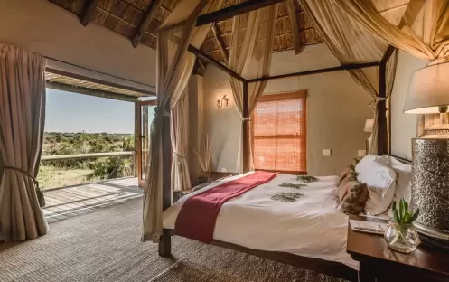 AMAKHALA HLOSI GAME LODGE - FAMILY SUITE MAIN BEDROOM